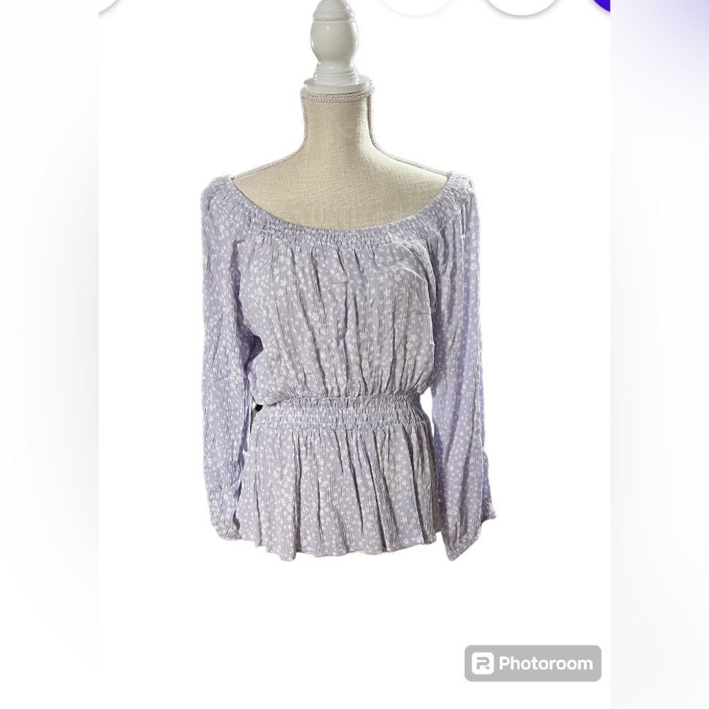 New!‎  Off shoulder dressy top.